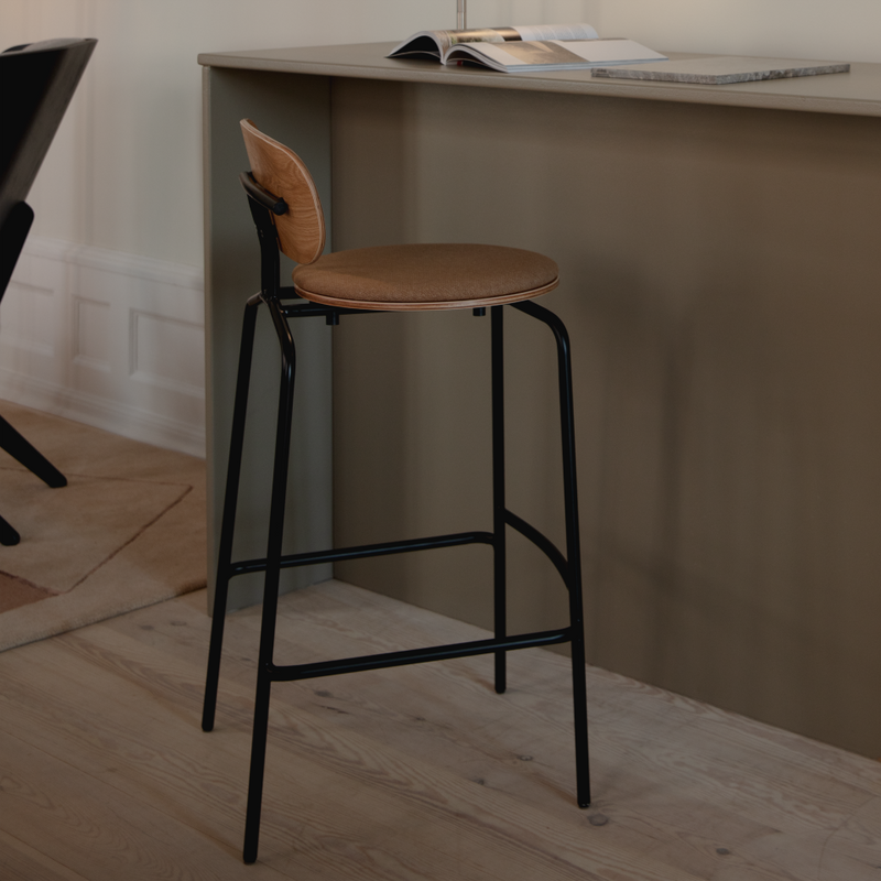 UMAGE Lifestyle Curious Barstool Oak Black Sugarbrown 3