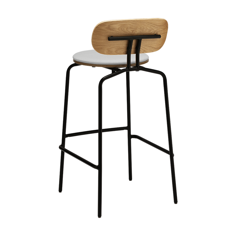 UMAGE Packshot 5918 3C719 03 Curious Bar Stool Oak Black Sterling (3)
