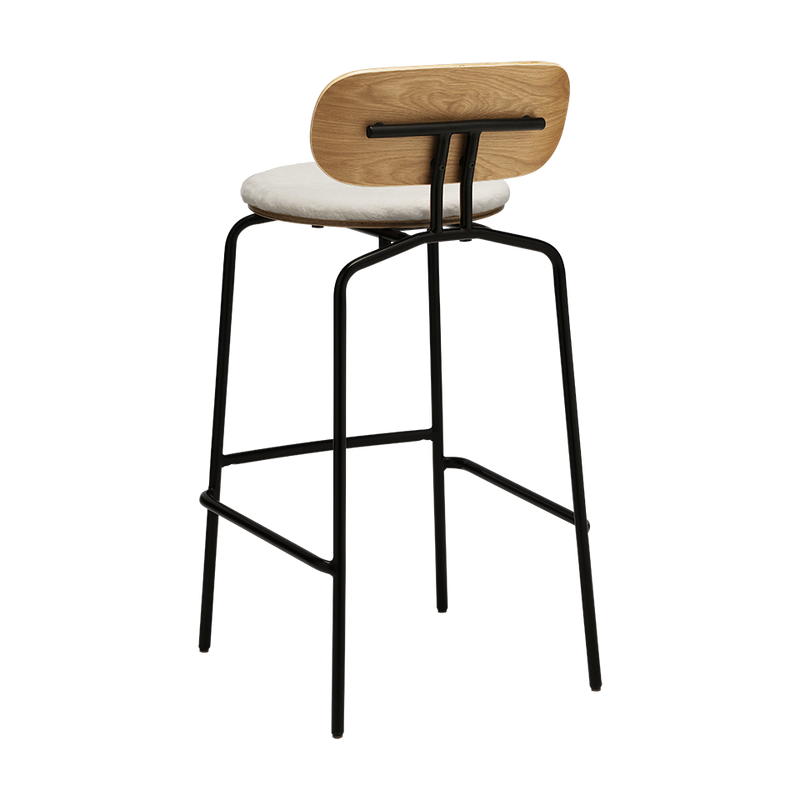 UMAGE Packshot 5918 3C719 18 Curious Bar Stool Oak Black Teddy White (3)